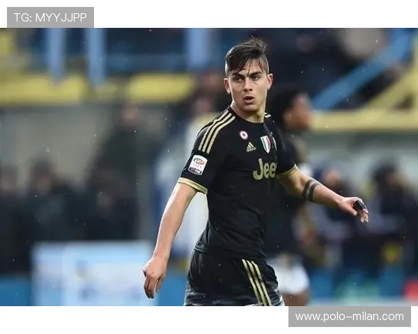 迪巴拉：足球场上的优雅风采与帅气球星魅力展现